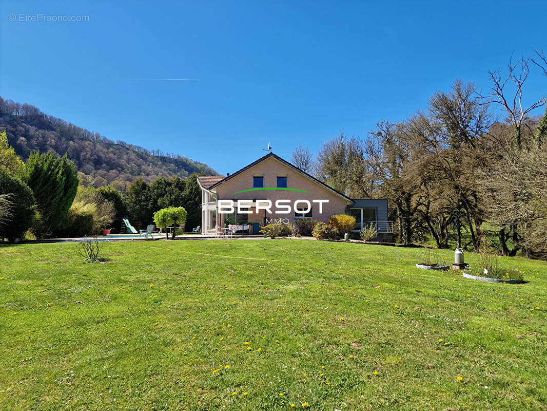 Maison à GUILLON-LES-BAINS