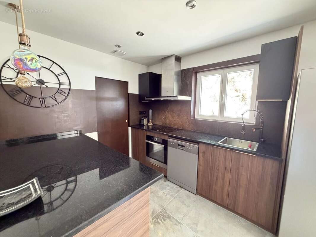 Figanières – maison récente de plain-pied – 109 m² – 3 chambres – dpe a – terrain 1 062 m² - photo 2