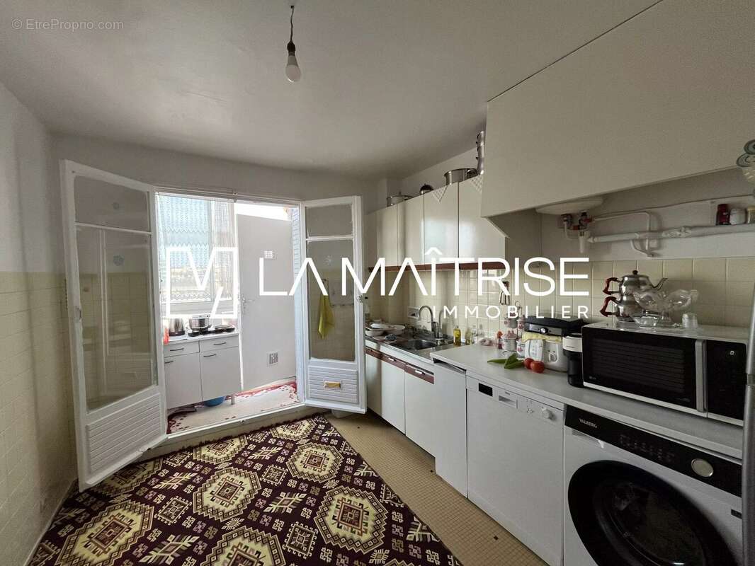 Appartement à MARSEILLE-5E