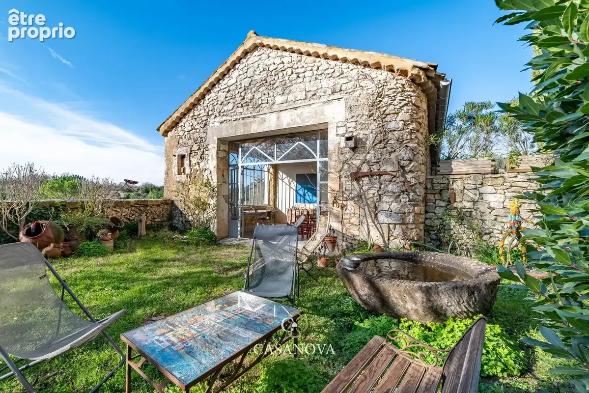 UZES Charmante propriété d'époque avec son atelier d'artiste - photo 3