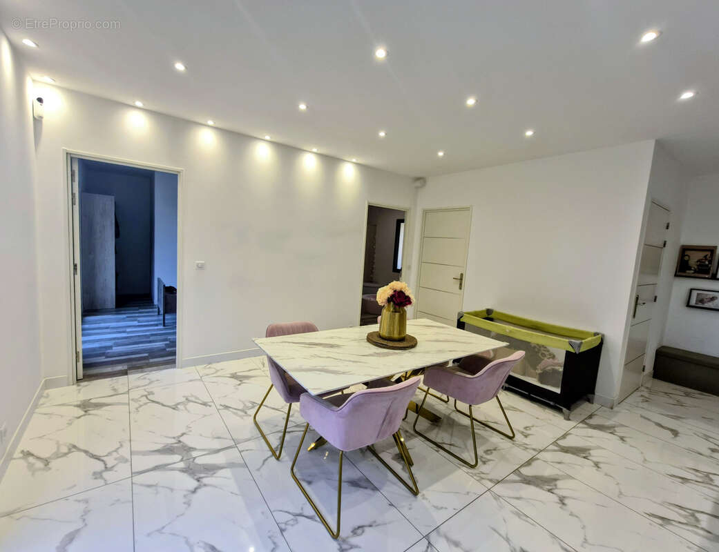 Maison à FLASSANS-SUR-ISSOLE