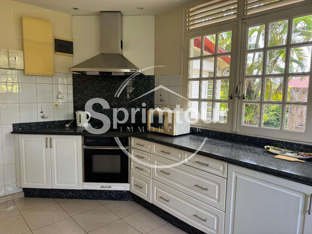 À VENDRE   BAIE-MAHAULT Villa Créole T6 avec Piscine sur Terrain de 1000 m2 - photo 11