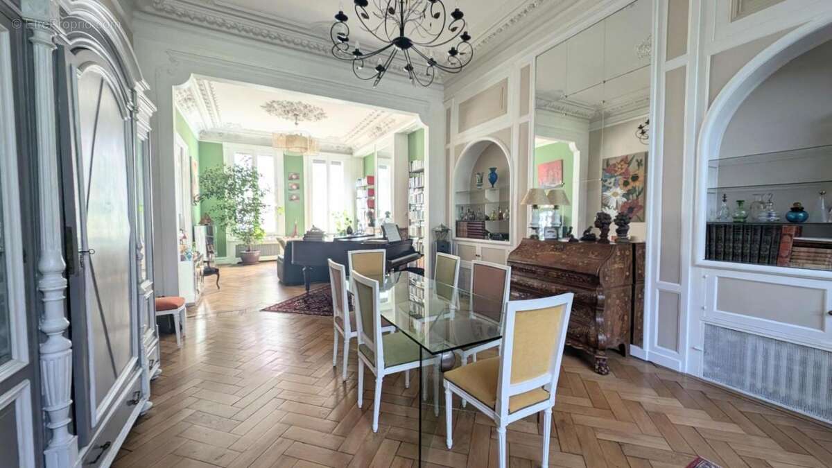 Maison centre ville avec cachet, très bon état technique, 6 chambres + T2 indépendant, jardin, garage - photo 2