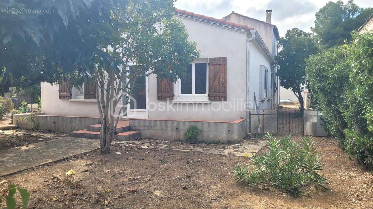 Villedaigne - villa r+1 de 160 m² - 4 faces - type 6 - 3 chambres - garage - piscine - parcelle de 970 m² - photo 17