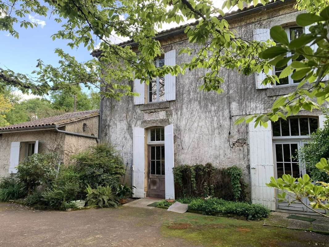 Maison mitoyenne avec 6 chambres, maison d'amis et dépendances - photo 4