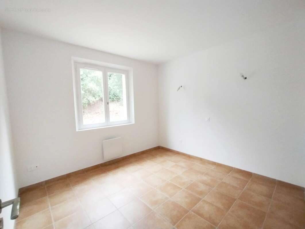 Maison à ROQUEBRUNE-SUR-ARGENS