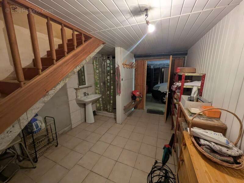 Kernascleden propriété composée d'une maison à usage d'habitation de 6 pièces 178 m² envion un hangar de 161m² envion, une ancie - photo 18