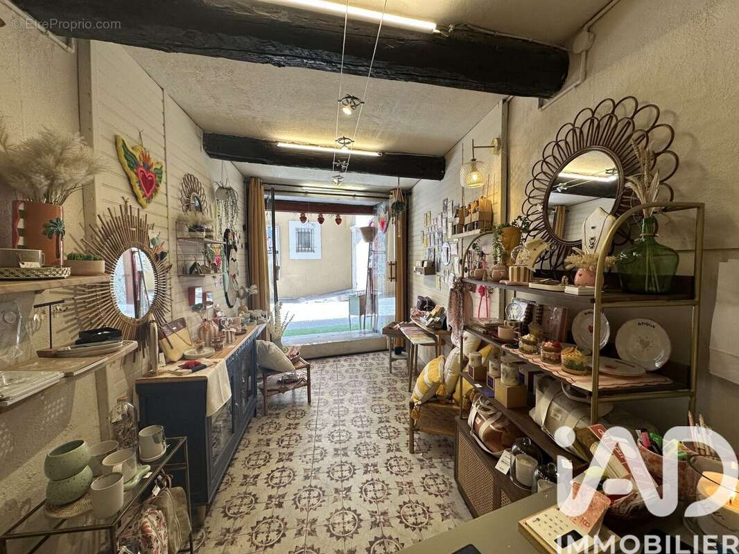 Photo 2 - Commerce à L'ISLE-SUR-LA-SORGUE