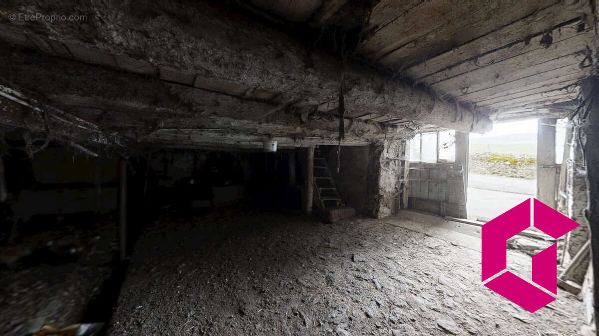 Maison à SAINT-JULIEN-MOLHESABATE