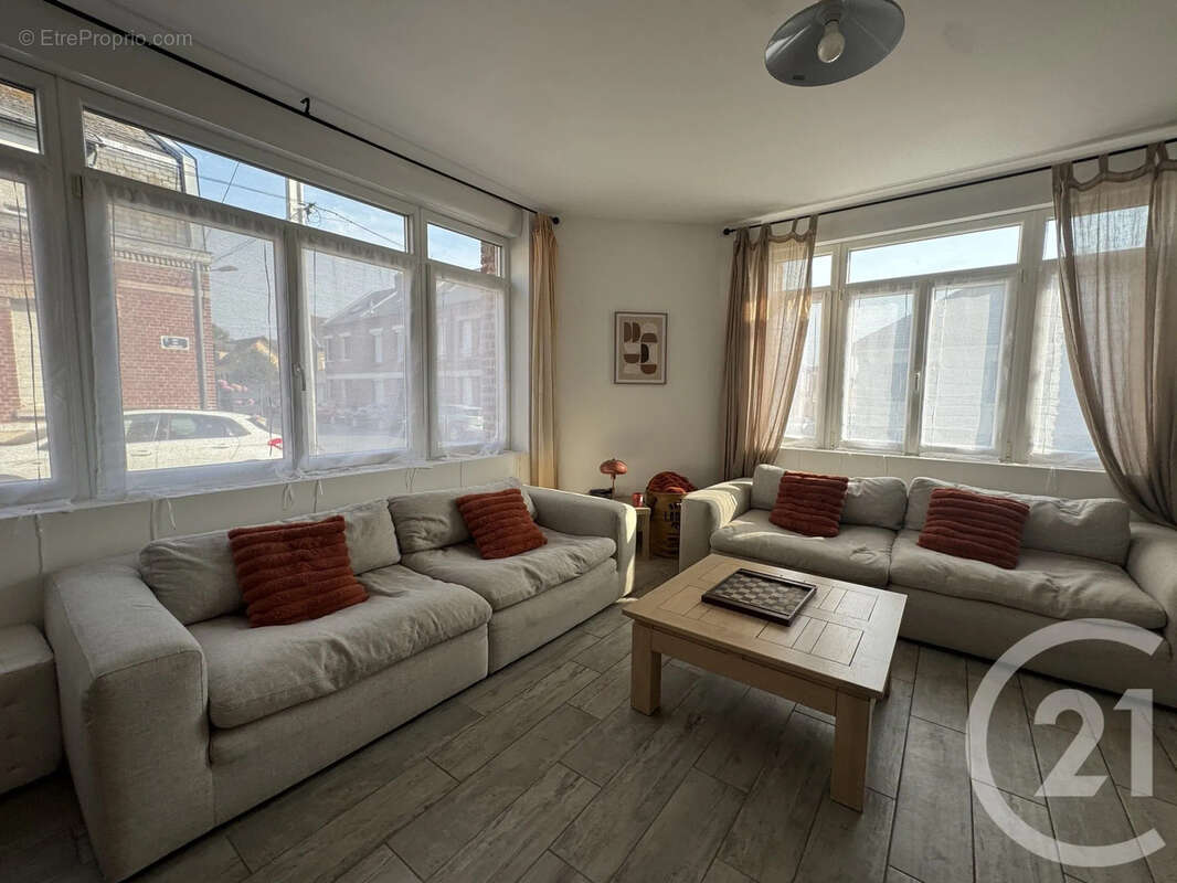 Maison 245 m² à Saint-Quentin  - photo 6