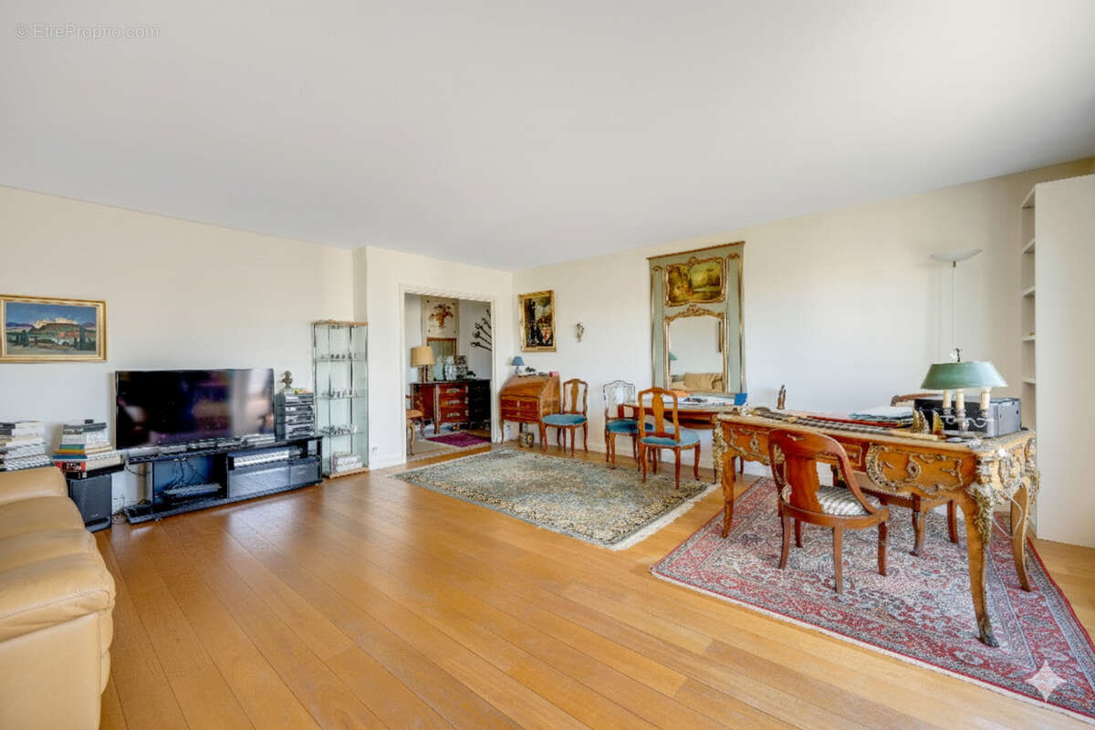 Appartement à ISSY-LES-MOULINEAUX