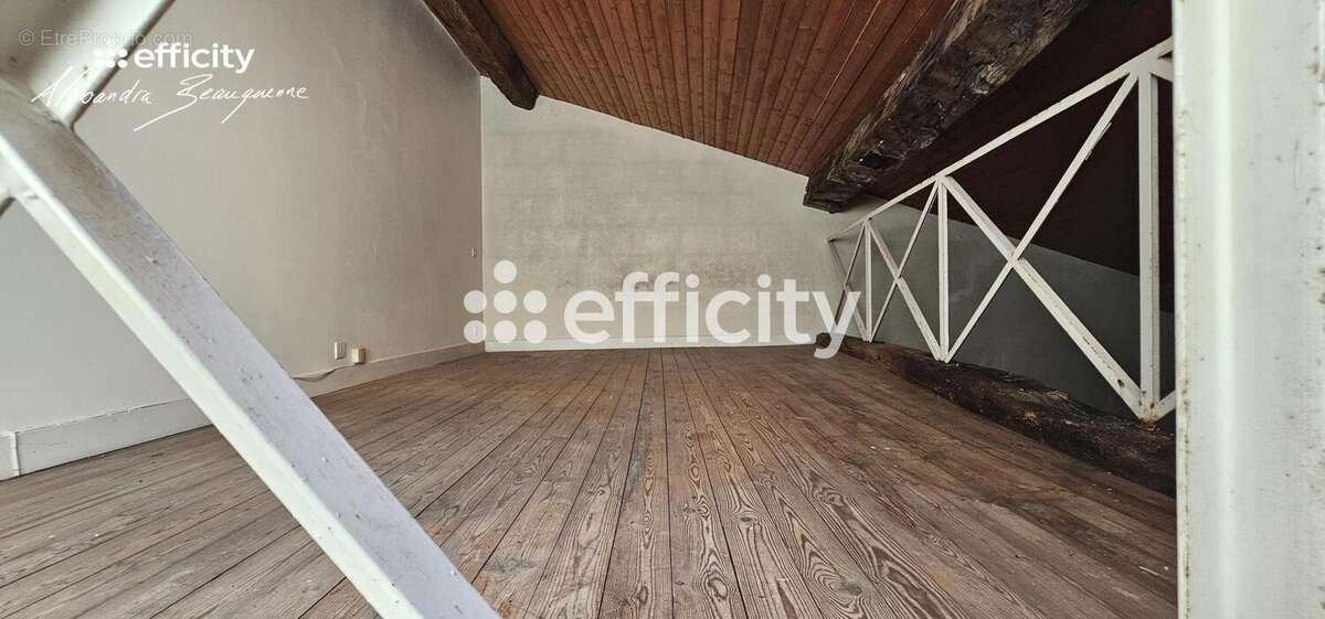 Appartement 400 m² à Niort  - photo 11