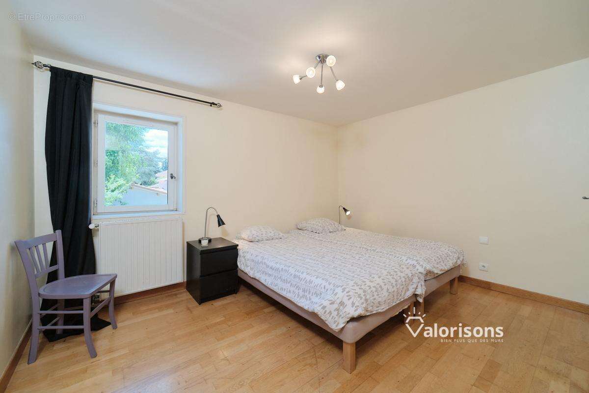 Maison 100 m² à Jons  - photo 14