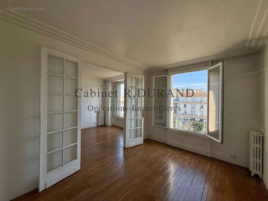 Appartement à COURBEVOIE