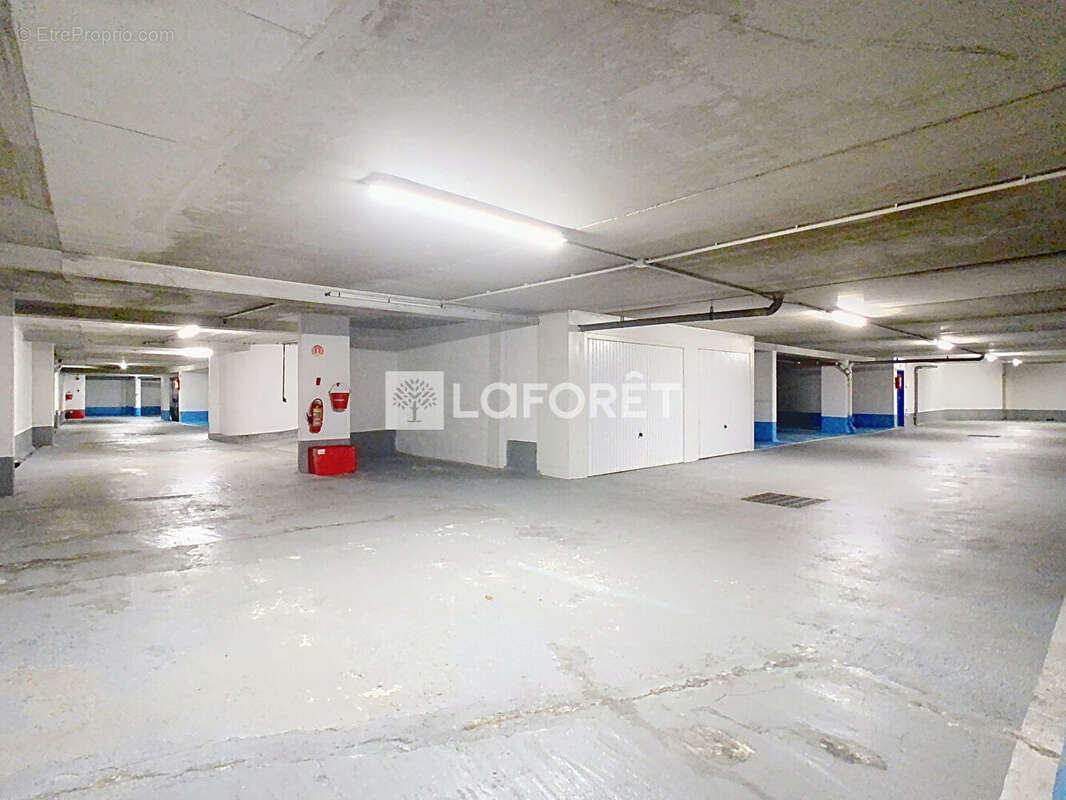 Parking à PARIS-15E