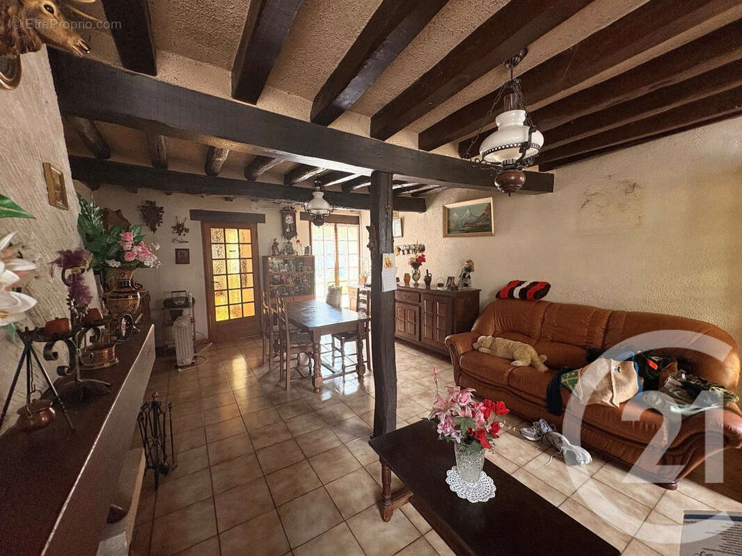 Maison à COURCELLES
