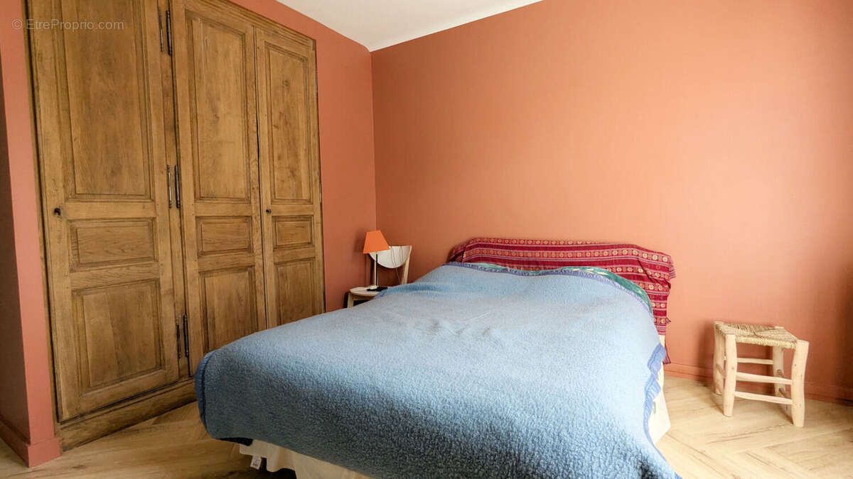 ACHAT-VENTE LAVAL Maison/Appartement  hyper centre - photo 3