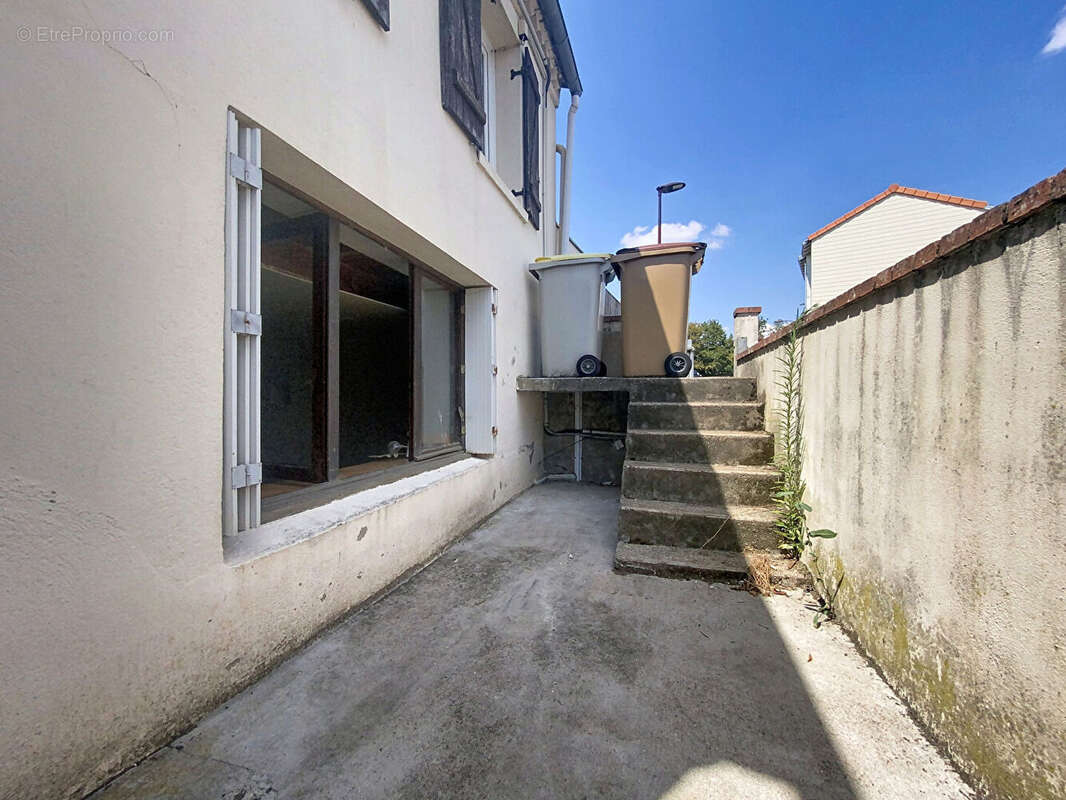 Maison La Seguiniere 5 pièce(s) 873m2 - photo 9