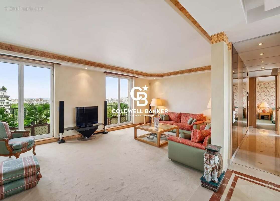 Appartement à PARIS-16E
