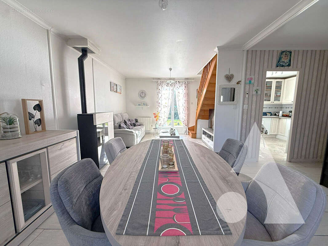 Maison à LA NEUVILLE-ROY