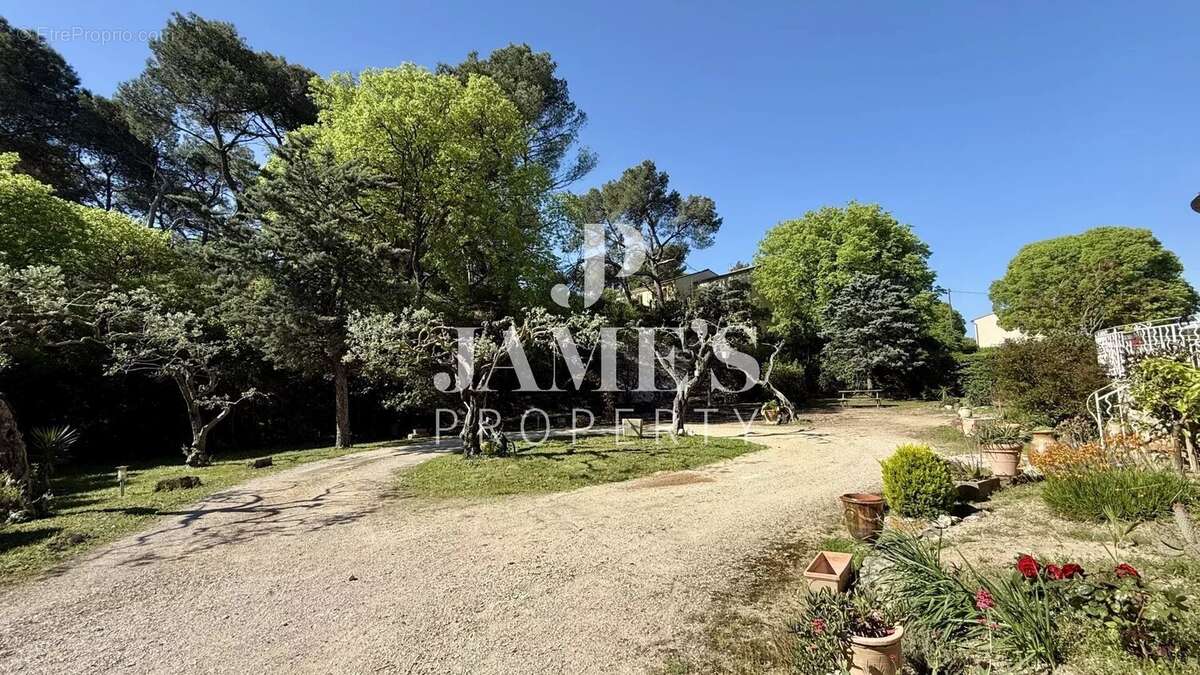 Maison à SAINT-ETIENNE-DU-GRES