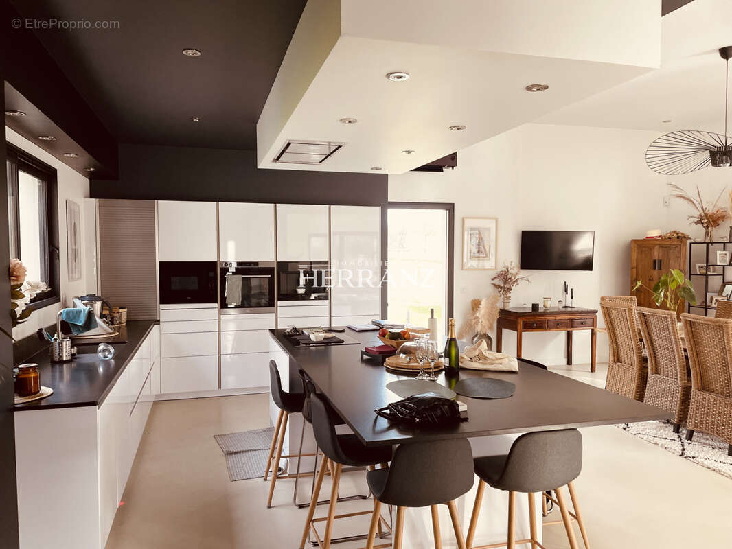 Maison 285m2 sur terrain arboré de 7708m2 Gauriaguet - photo 5