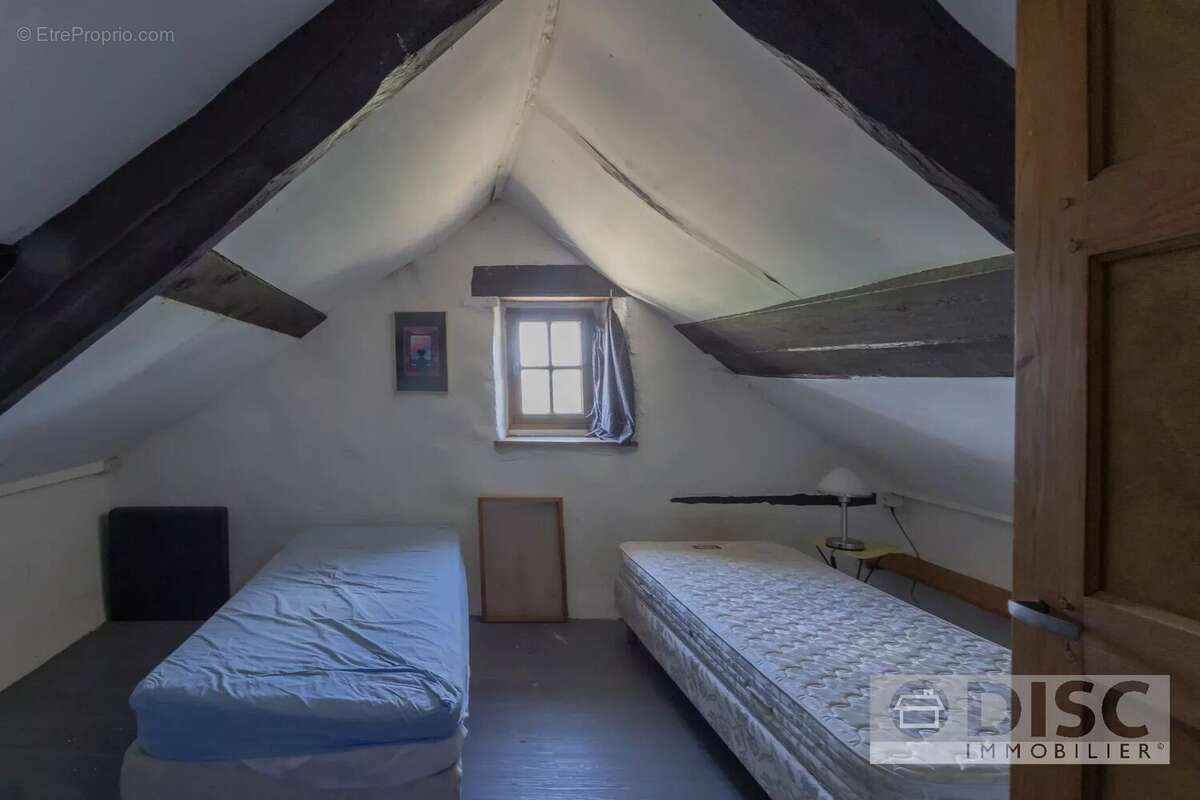 Ensemble de deux maisonnettes, grand atelier et hangar autour d’une cour intérieure - photo 9