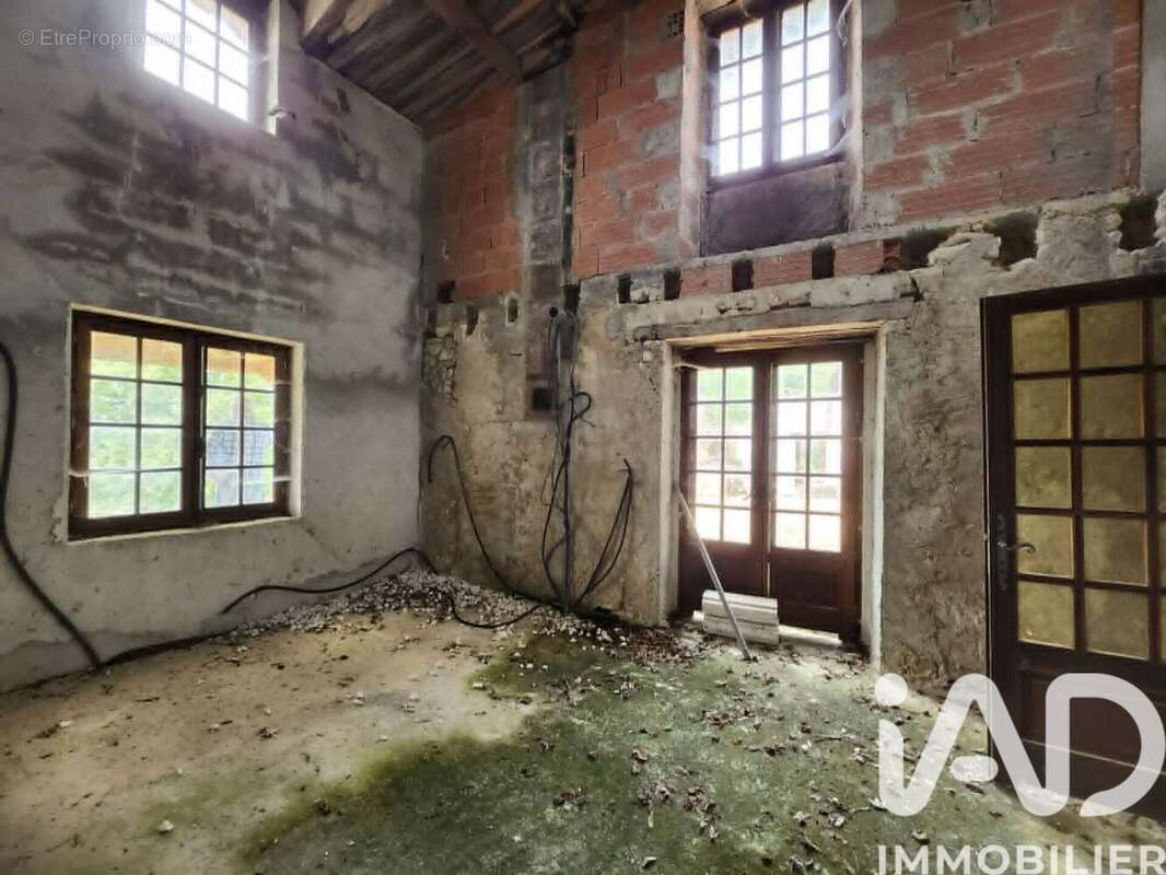 Maison 200 m² à Cherval  - photo 8