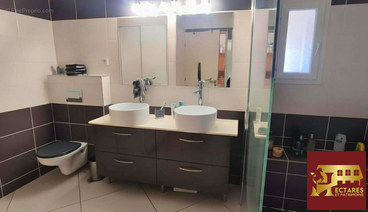 Maison à LA CHAPELLE-DE-LA-TOUR