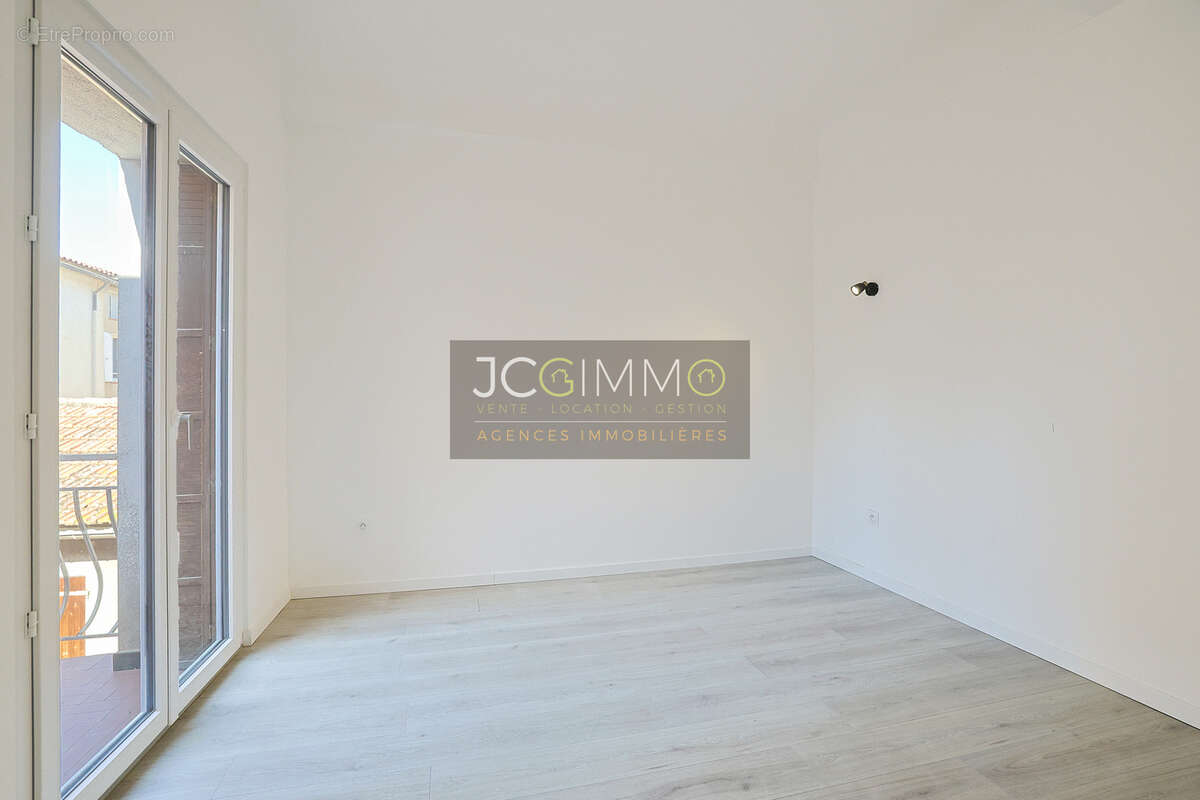 T2 31,35 m2 + Balcon - Solliès-Pont centre - rénové à neuf - photo 5
