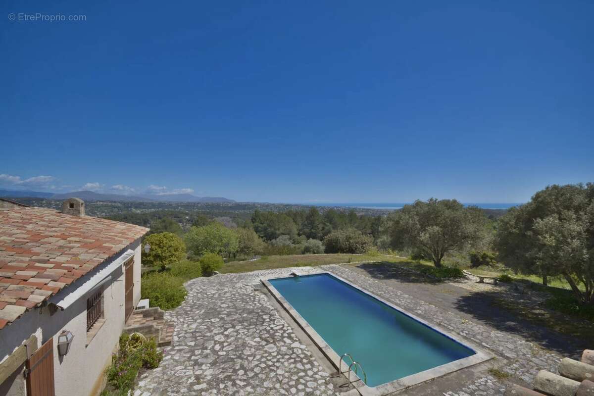 Maison à ROQUEFORT-LES-PINS