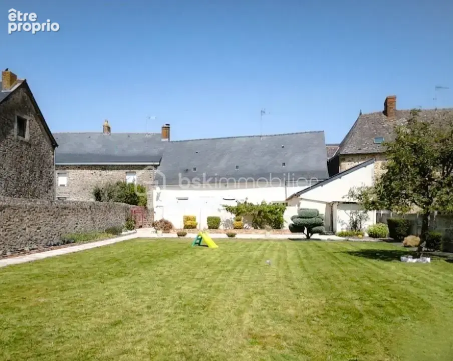 Maison de bourg - plain-pied de 89 m² - 2 chambres - la gravelle (53410) - photo 8