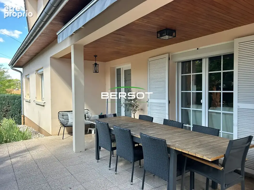Maison familiale de 235 m² avec piscine chauffée sur les hauteurs de Bregille à Besançon - photo 14