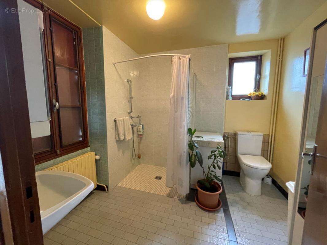 Maison en pierre en bon état avec dépendance 85500€ - photo 10