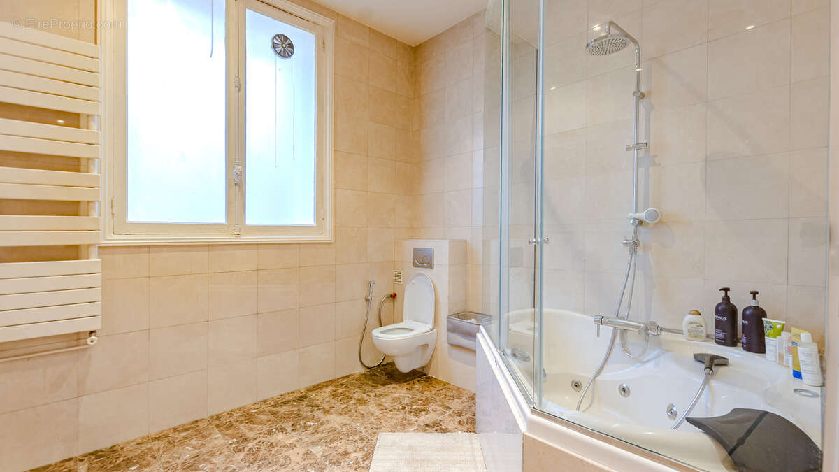 Appartement à PARIS-7E