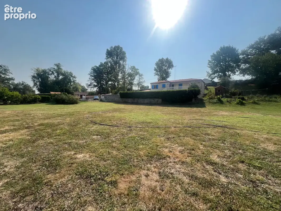 Photo Terrain à Sainte-Livrade-Sur-Lot au prix de 66 000€