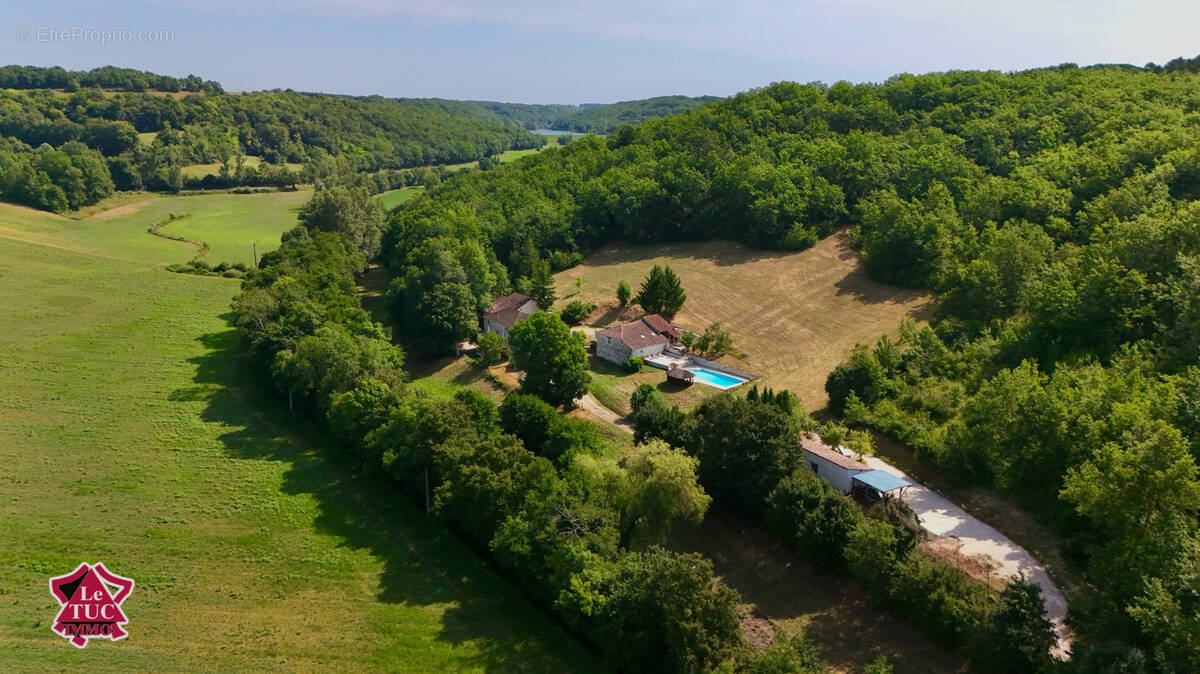 Propriété de prestige comprenant gîtes, une piscine et des dépendances - photo 2