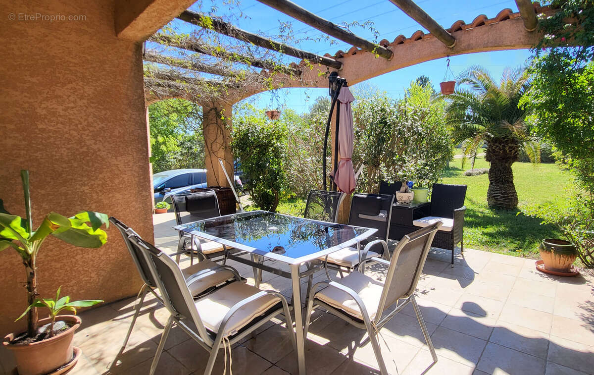 Maison à LA CALMETTE