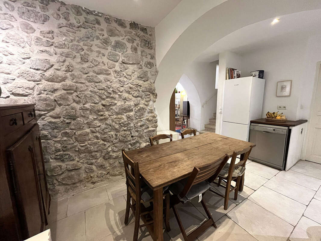 Maison à LAGRASSE