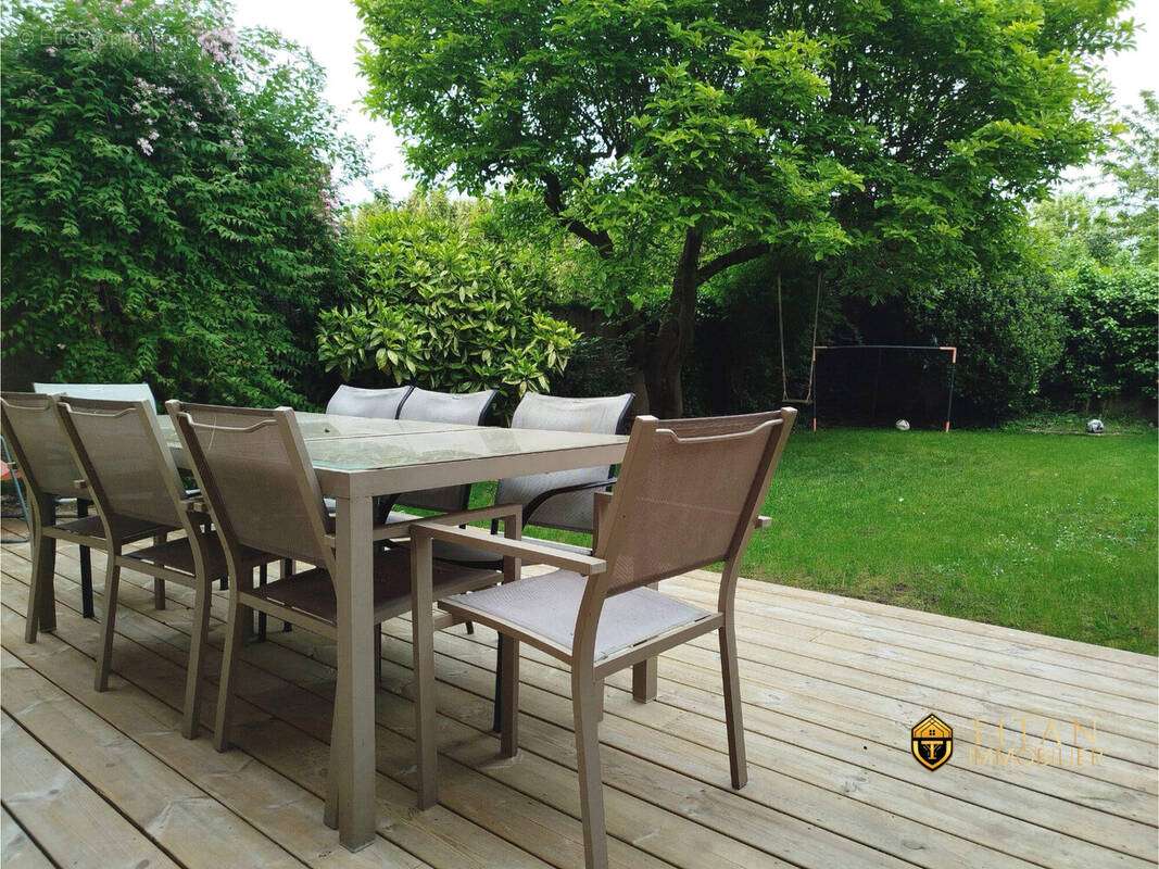 Maison familiale 115 m²  4 chambres  Centre Ville Nieppe  Garage + jardin TITAN-IMMOBILIER - Maison à NIEPPE