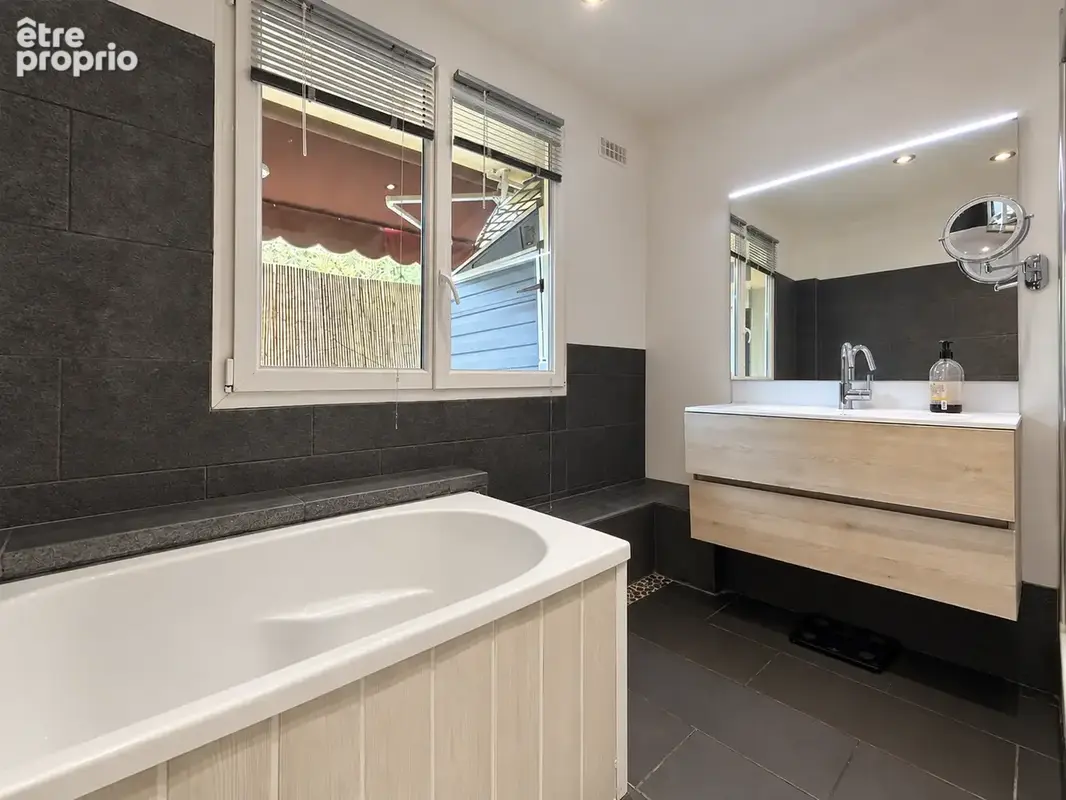 Menton   spacieux 4 chambres avec balcon de 26 m2 et terrasse de 35 m2 - photo 13
