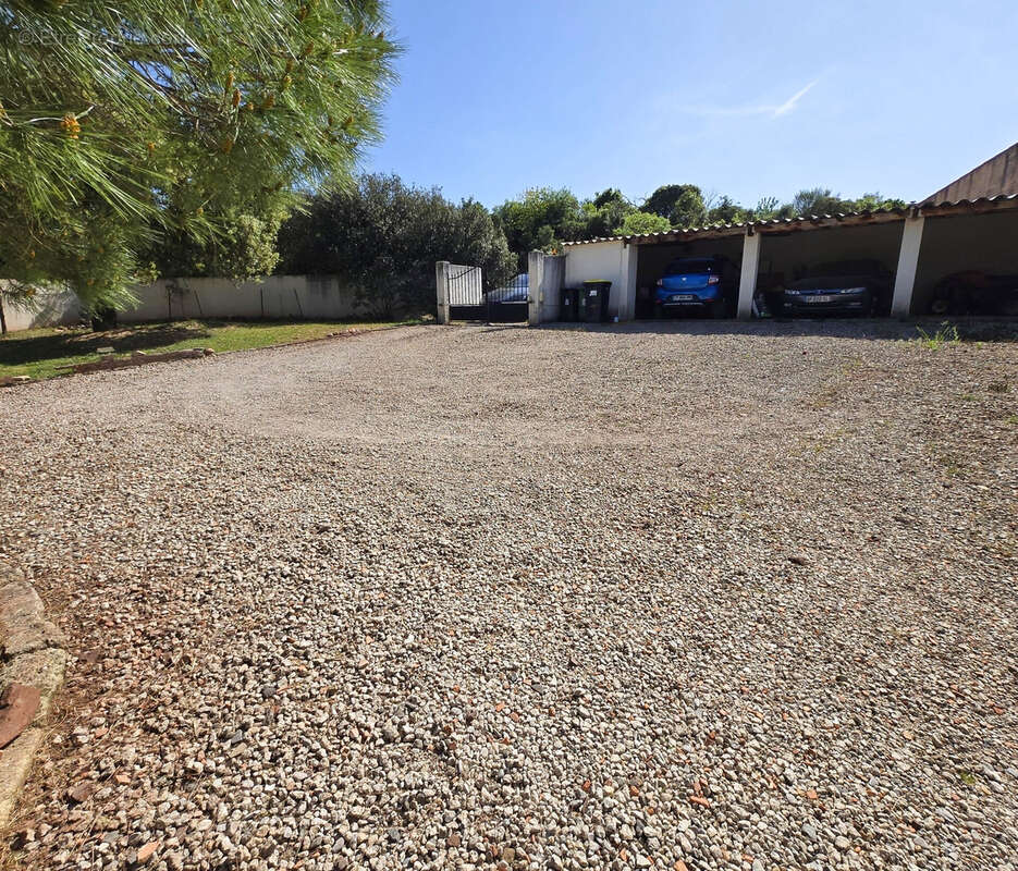 A vendre villa 4 chambres terrain 1500 m2 - photo 4