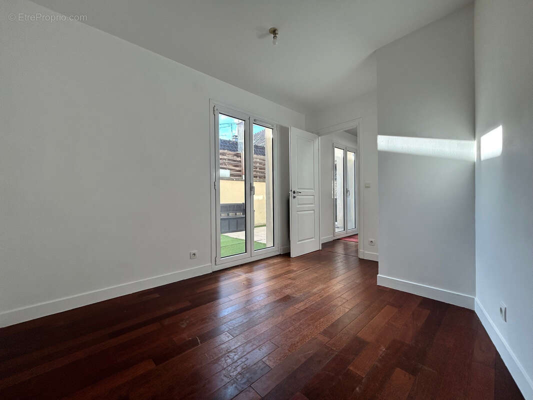 Lina (91) - maison de ville a vendre - triplex avec garages - photo 5