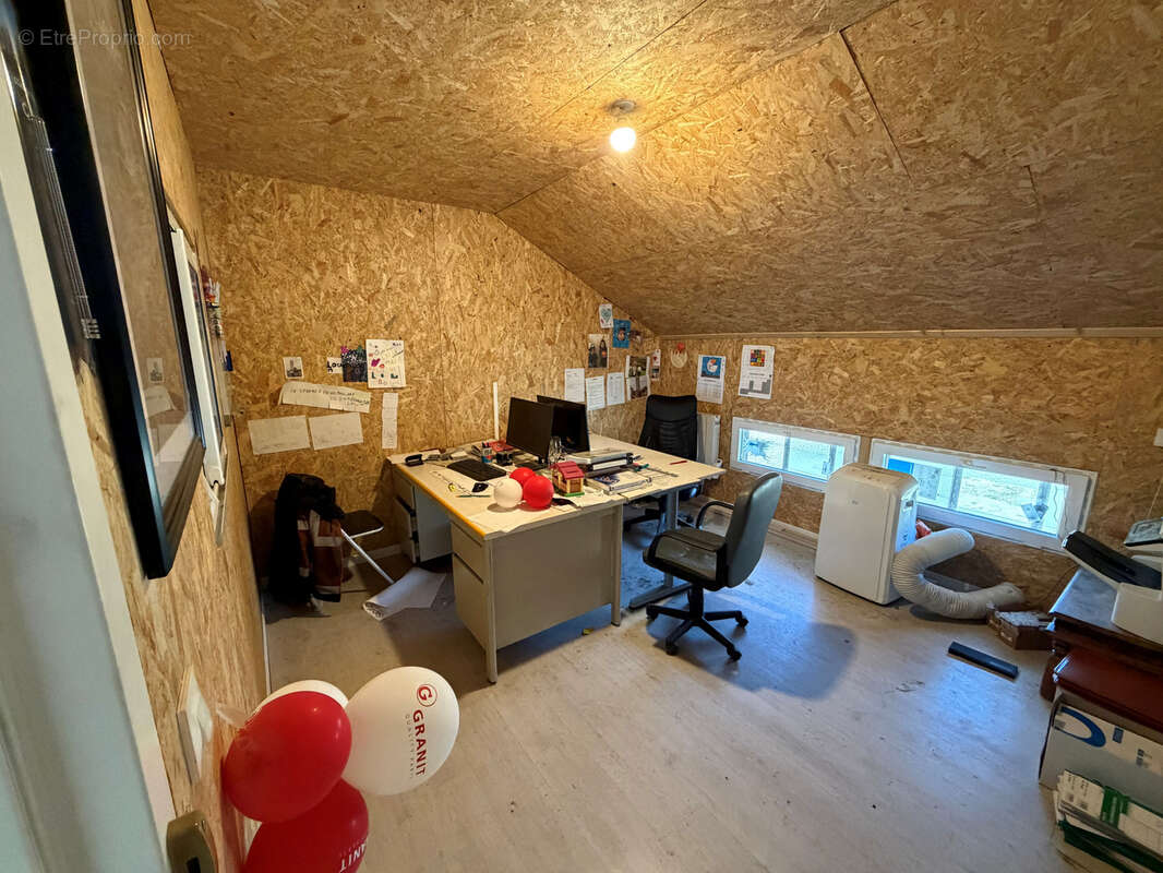 Commerce à SAINT-ETIENNE-DE-CUINES