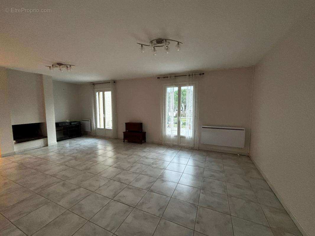 Maison à VILLEMOUSTAUSSOU