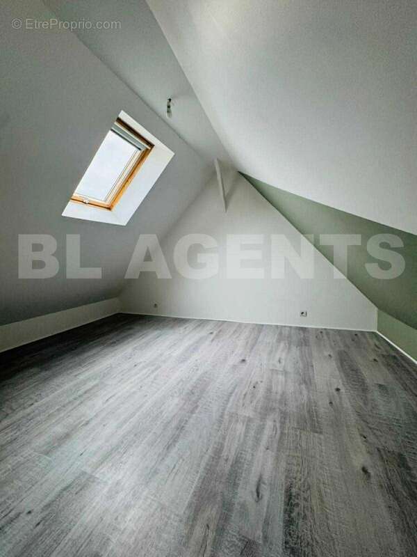 Messenger_creation_EE62EE90-C7E4-4E62-ACF3-38B4529ABFB5 - Maison à DOUVREND