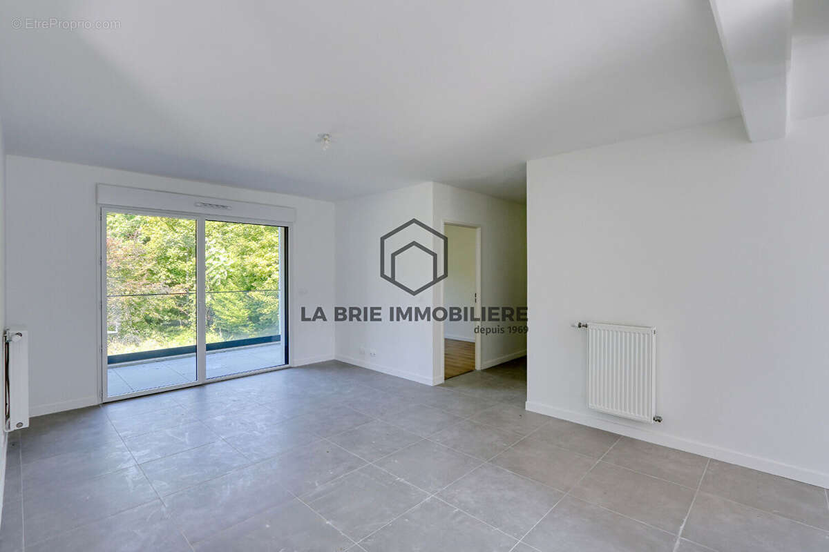 Appartement à RUBELLES