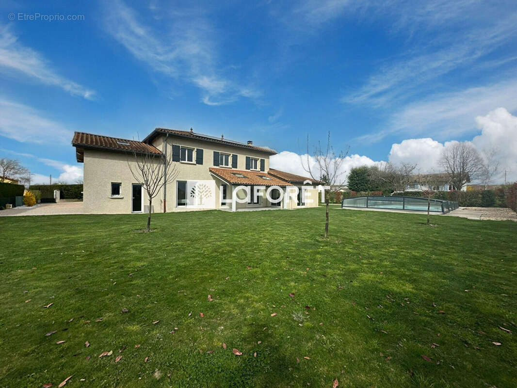 Maison à DOMPIERRE-SUR-CHALARONNE