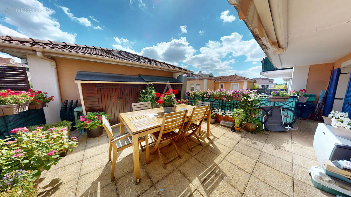 Appartement à VILLENEUVE-LA-GARENNE