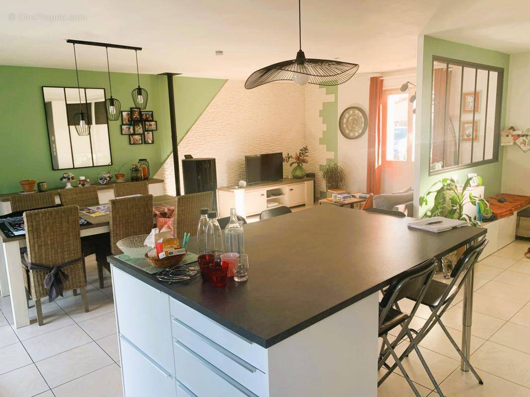 Maison à SAINT-MACAIRE-EN-MAUGES